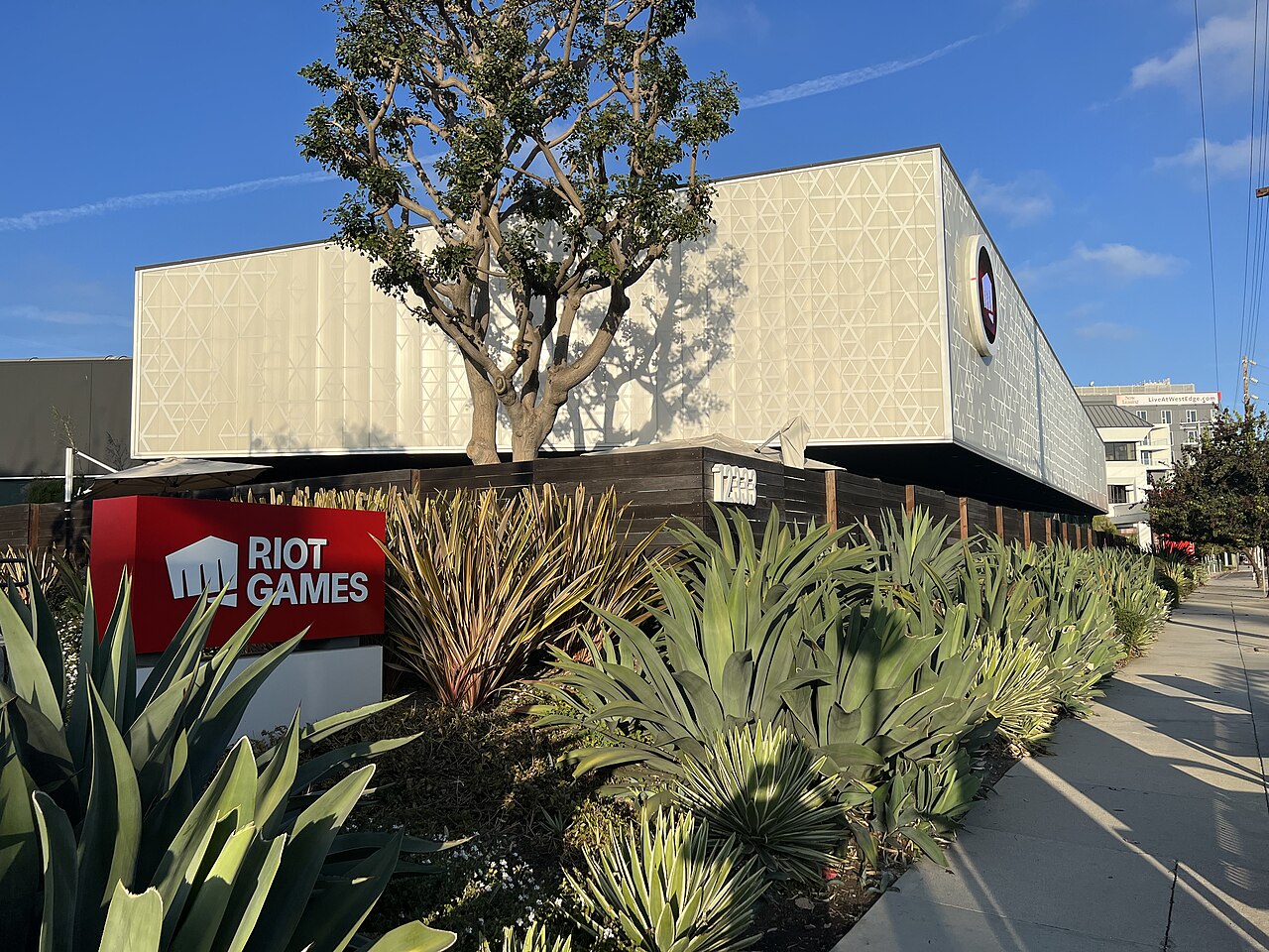 Sede de Riot Games — desde aquí salen las decisiones que cambian el meta cada quince días